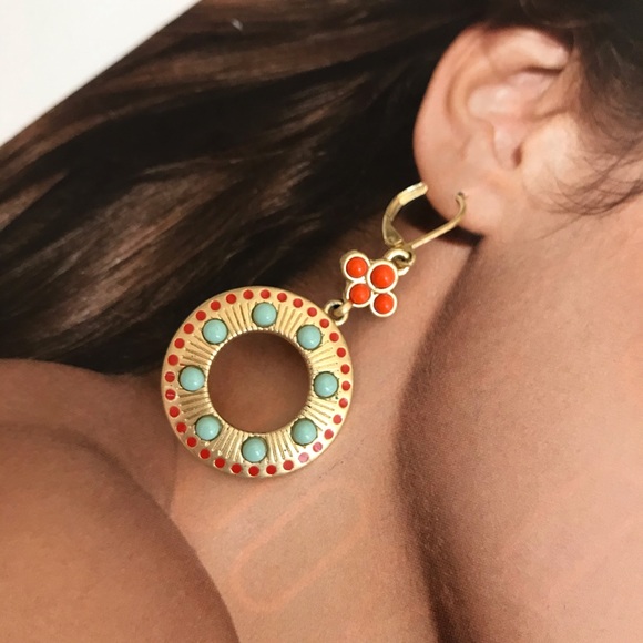 BEAUTIFUL Eclectic Dangle Gold Earrings - Picture 6 of 15